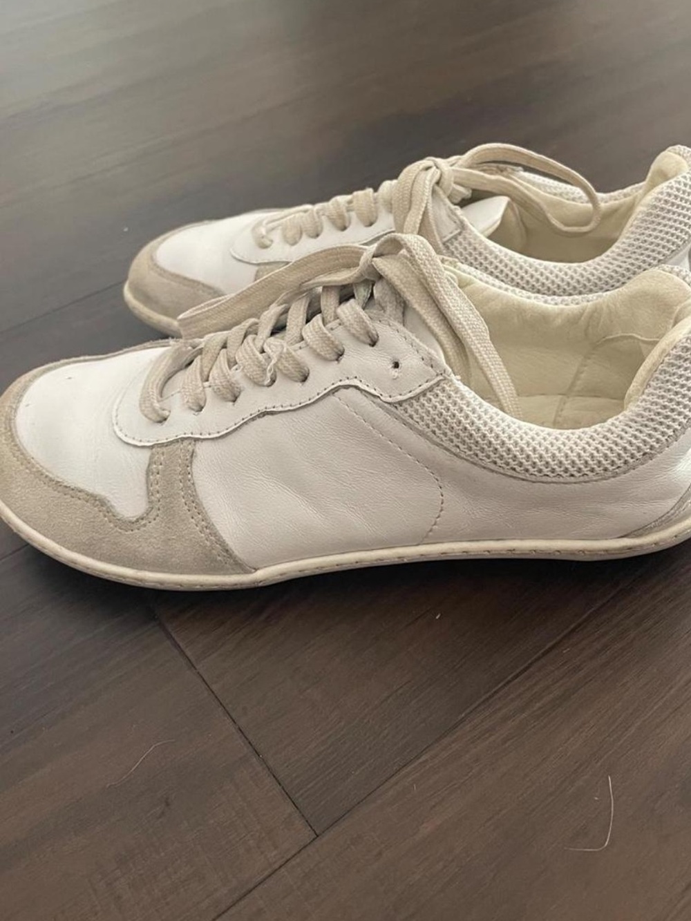 Groundies Orlando Barefoot
Sneakers Women's White
Leather Suede Retro
Size 7